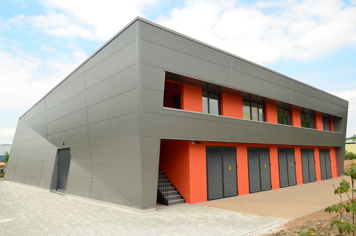 BELECTRICenergy's tweet photo. Next step to #Energiewende: #BELECTRIC commissions largest #batterystorage system in Saxony. Info at https://t.co/7rzO4F94kM https://t.co/JRsXbAW3Ue