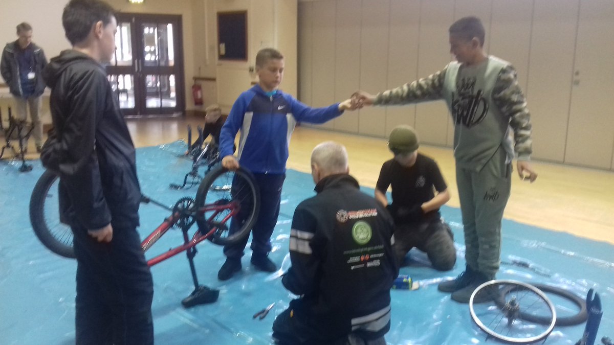 CVCHousing's tweet image. Inspire Bike project 2nd session going well @CompassYP #castlevale #B35 #youthwork @secondpedals @BirminghamBikes