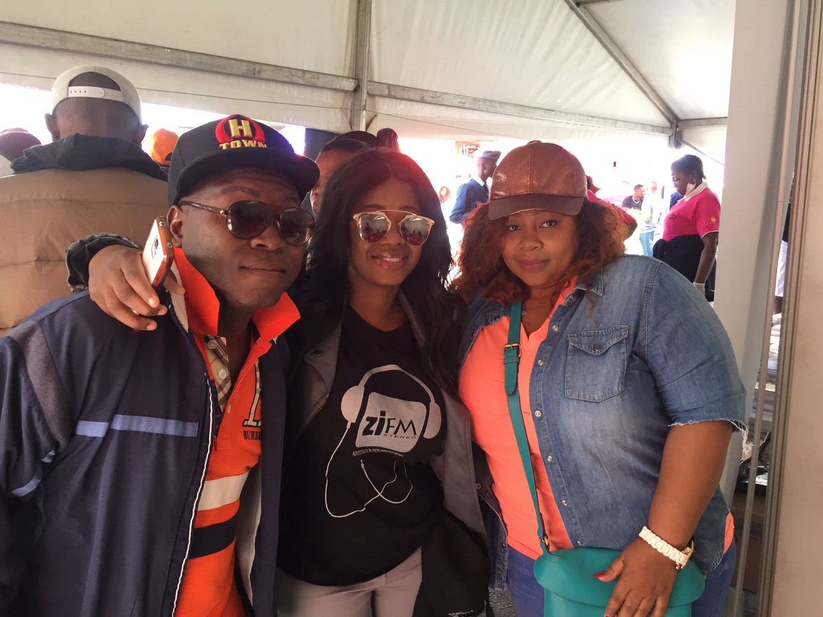 ZiFMStereo's tweet photo. #CityCleanUpProgramme Harare w/@ShepMakovere @herbydangerous @iMisred @LadyKuda #WeOwnAugust #ZiVolution #ZiFest https://t.co/uXFhpbW5kh