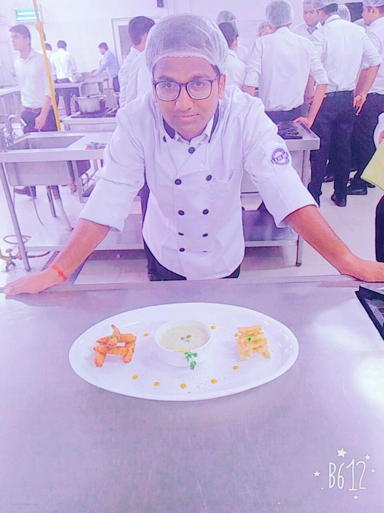 apsingh28's tweet photo. @IIHMHOTELSCHOOL 
@IIHM_YCOlympiad 
@1st_year
@first_practical_in_kitchen
@made
#frenchfries, #fishfinger nd #tartaresouce... https://t.co/0Oki2AHRqM