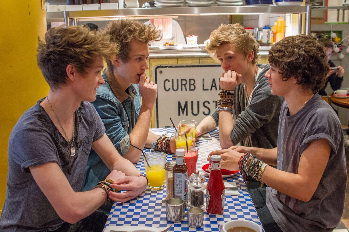 #5YearsOfTheVamps
