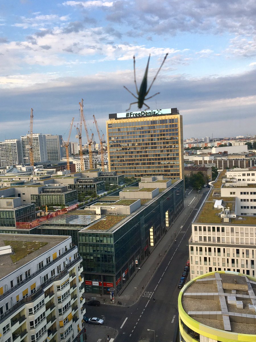 crstnh's tweet photo. Green Invasion @axelspringer ;) @jreichelt @larszimmerm #grasshopper #gonnabehuge #rockettower #freedeniz https://t.co/tCX1faTBjM