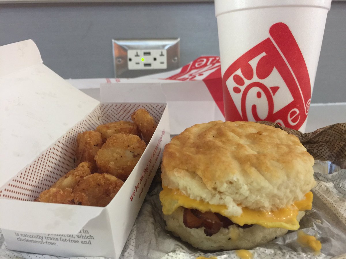 1OntheHorizon's tweet photo. Had to get my chick fil a fix before my flight home. #dontjudgeme #lemonade #eggbiscuit #hashbrowns https://t.co/SaY2GQrsaf