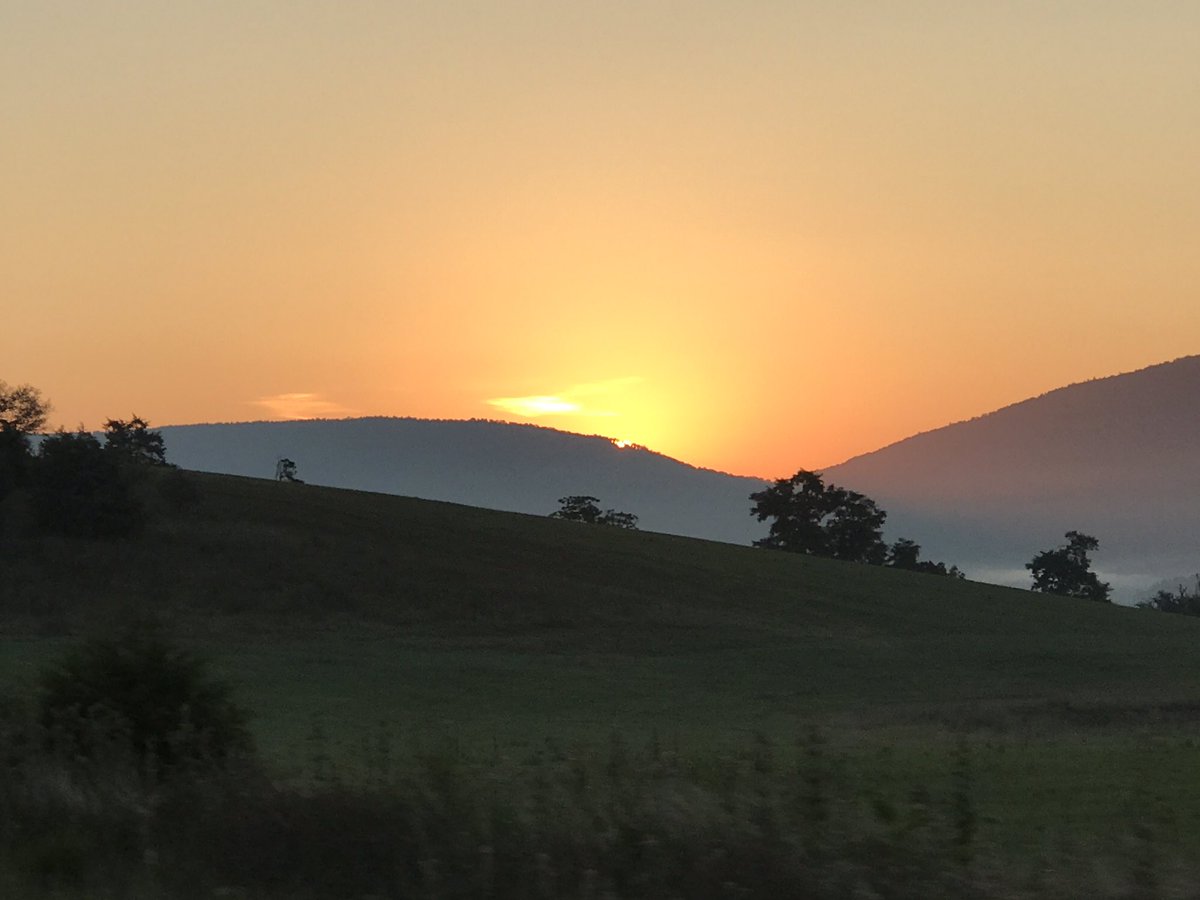 CarlaRenea's tweet photo. #MountJackson #Virginia https://t.co/mmWEvLAZsU