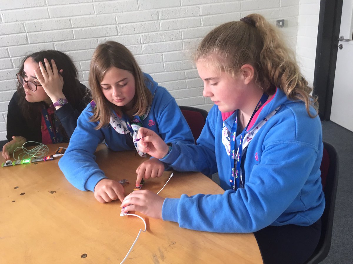 jo40's tweet image. @coderdojoLD  great fun at @WeCreateIRL #fablab with Ardagh Guides lots of circuit creativity going on @IGGnite2017 @jem72 #GirlsInSTEM #fab