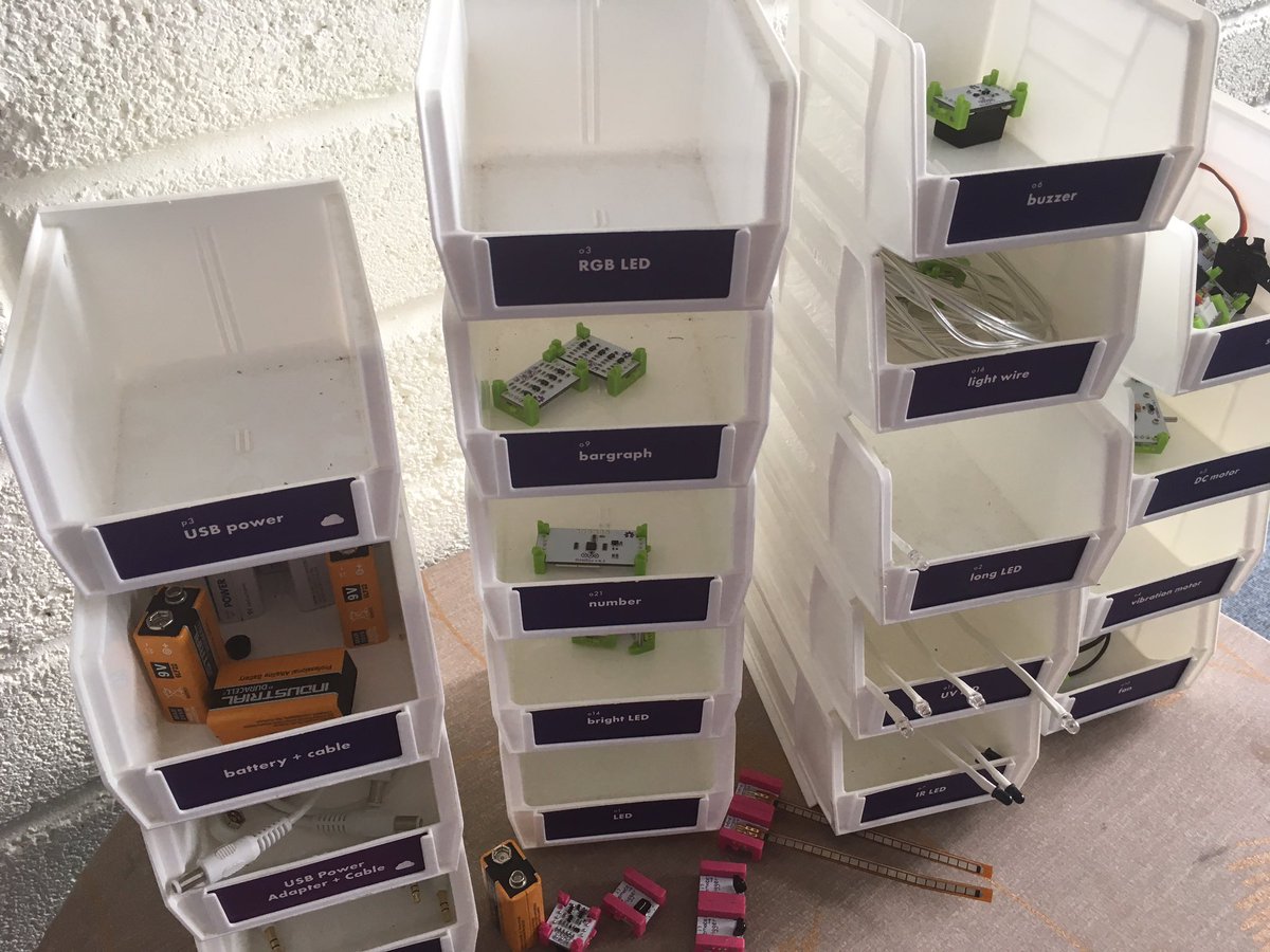 jo40's tweet image. @coderdojoLD  great fun at @WeCreateIRL #fablab with Ardagh Guides lots of circuit creativity going on @IGGnite2017 @jem72 #GirlsInSTEM #fab