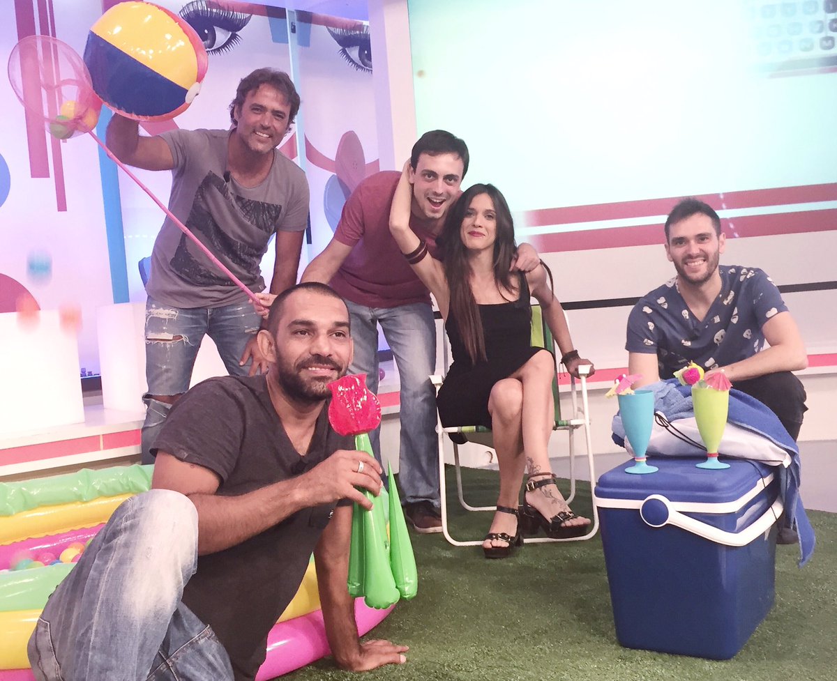 Hoy la banda madrileña <a href="/matalauva/">Matalauva</a>, nos presenta su primer álbum: #MedicinaDeLosBares. ¡No se lo pierdan! <a href="/cmm_es/">Castilla-La Mancha Media</a> 🎼🎼🌟🎼🎼