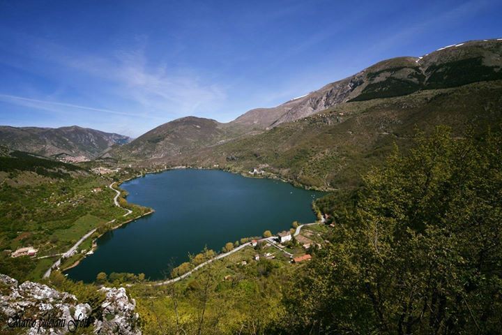 paesaggiabruzzo's tweet photo. #Foto di Marco Pulciani - Il lago di #scanno il cuore d'Abruzzo #pnalm  #Abruzzo #Travel https://t.co/yJdQQccCQy https://t.co/TCW1vue6Yb