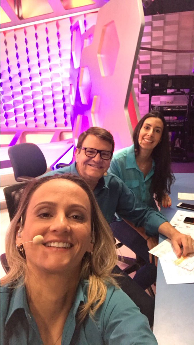 É daqui a pouco!! 8:30! Vale a sua torcida ora nossa seleção!! #voleinaglobo