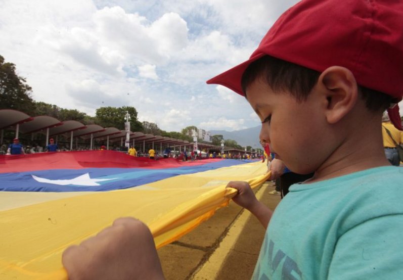 VTVcanal8's tweet image. EFEMÉRIDES |Día de la Bandera Nacional: Tres colores, ocho estrellas y el amor de un pueblo goo.gl/cwxgsf