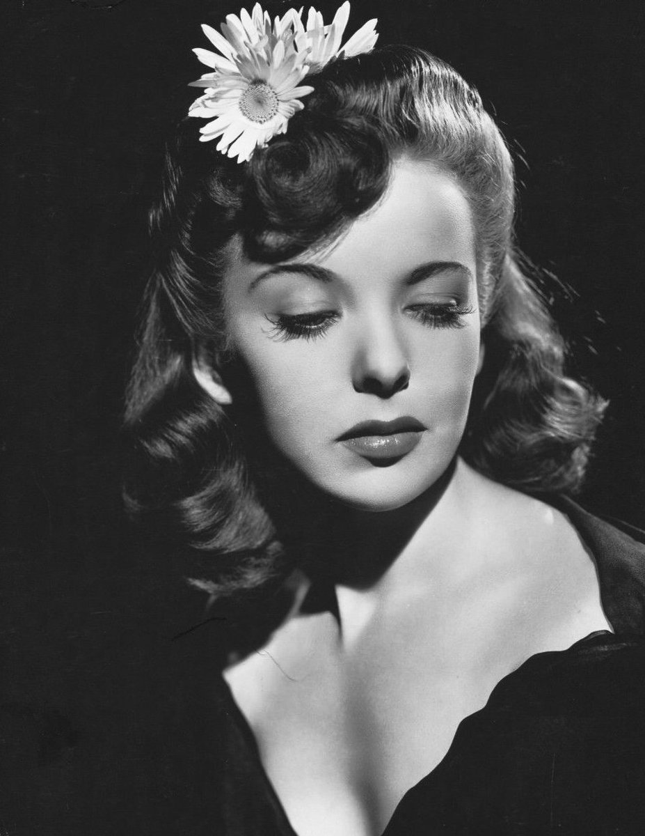 Nave 女優アイダ ルピノ 1918 95 は今日8月3日が忌日 多数のフィルム ノワール等の名作で主演 映画 Tv計41本の監督作品も ロバート ライアンと共演した 危険な場所で 51ニコラス レイ T Co Gpsaayy6y2 T Co Mp4e6mlgzr Twitter