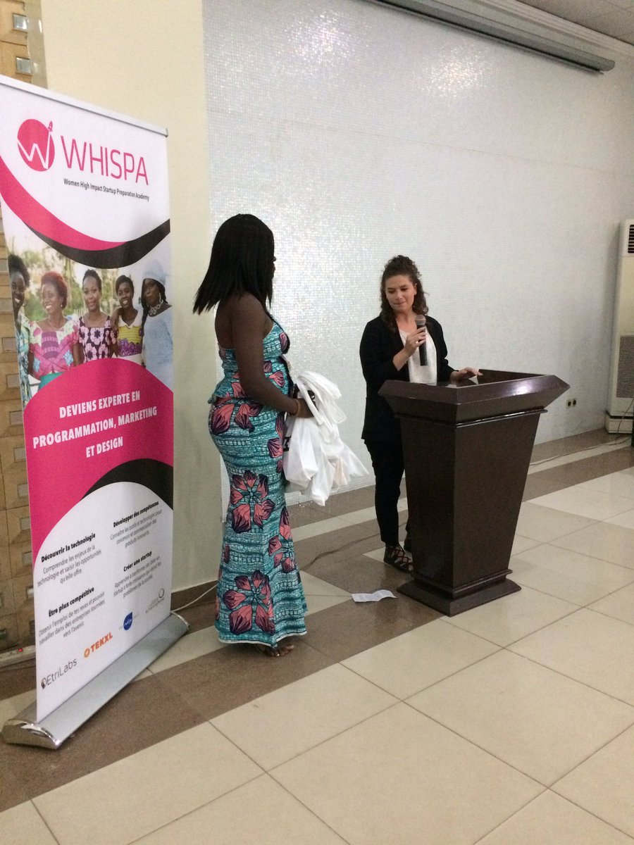 EtriLabs's tweet photo. Merci @canalplus Benin pour les présents aux lauréates @whispabenin #wasexo #whispa2016 https://t.co/Kxlv1wVEd2