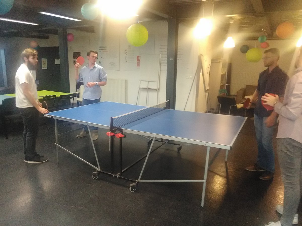 mutualab's tweet photo. J-1 avant les vacances ... On se laisse aller ;) #mutualab #coworking #pingpong https://t.co/GI749zIQ9o