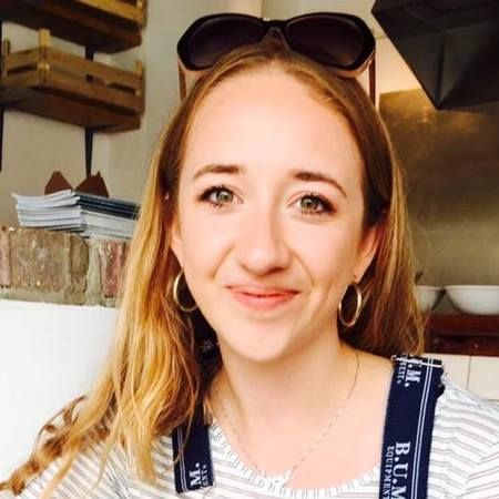 ReStationCo's tweet photo. Today we would like to introduce you our resident Lucia Powell from UK, a community Marketing Manager in Quuu. #remoteworker #restation https://t.co/b7Gy29TprD