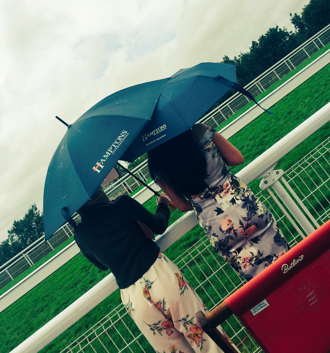 HamptonsHorsham's tweet photo. The rain doesn't stop our ladies at #GloriousGoodwood! we hope @jade_hill_ and the ladies are having a lovely time! ☔️🏇🏼@HamptonsInt https://t.co/WX1j4NxmnW