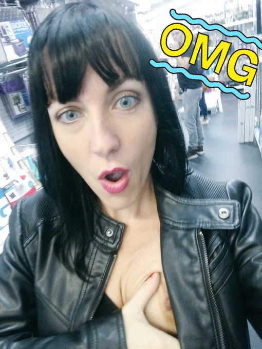 Flashboob ! Je crois que je suis grillé ! Rt si tu le penses aussi ! #KissMesChéris #RT #Flashboob #surprise