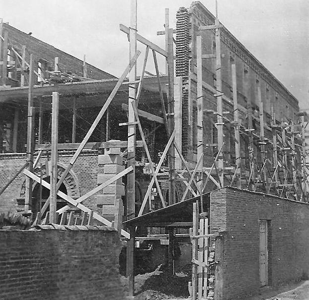 Grinon100's tweet photo. 2/8/1926 se concede el proyecto a ingenieros Pedroso y Cubillos por 650.000 ptas. Los Hnos se encargan de carpintería, tabiques, pintura 2/3 https://t.co/y15qXj3UW8