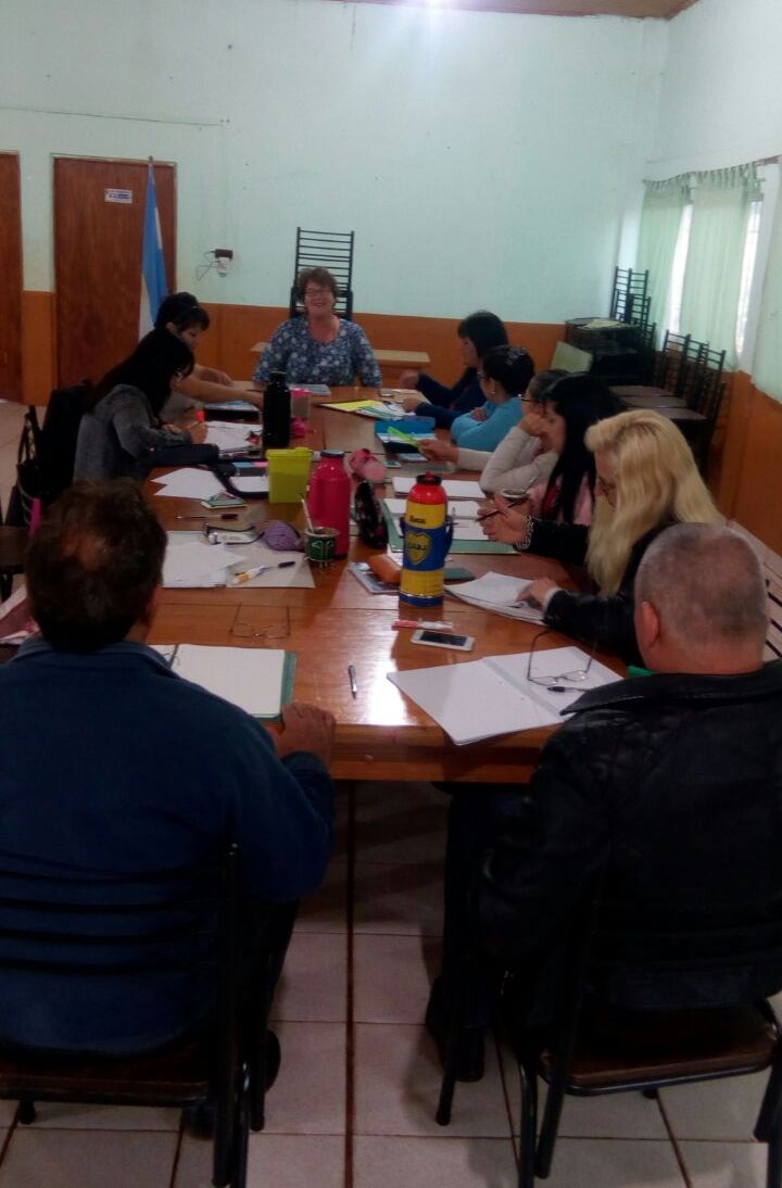 MisionesImes's tweet photo. Trabajamos en la jerarquización de la Administración Pública en todos los rincones de la Provincia. #SanVicente #TerminalidadSecundaria https://t.co/ChdbowVpL2