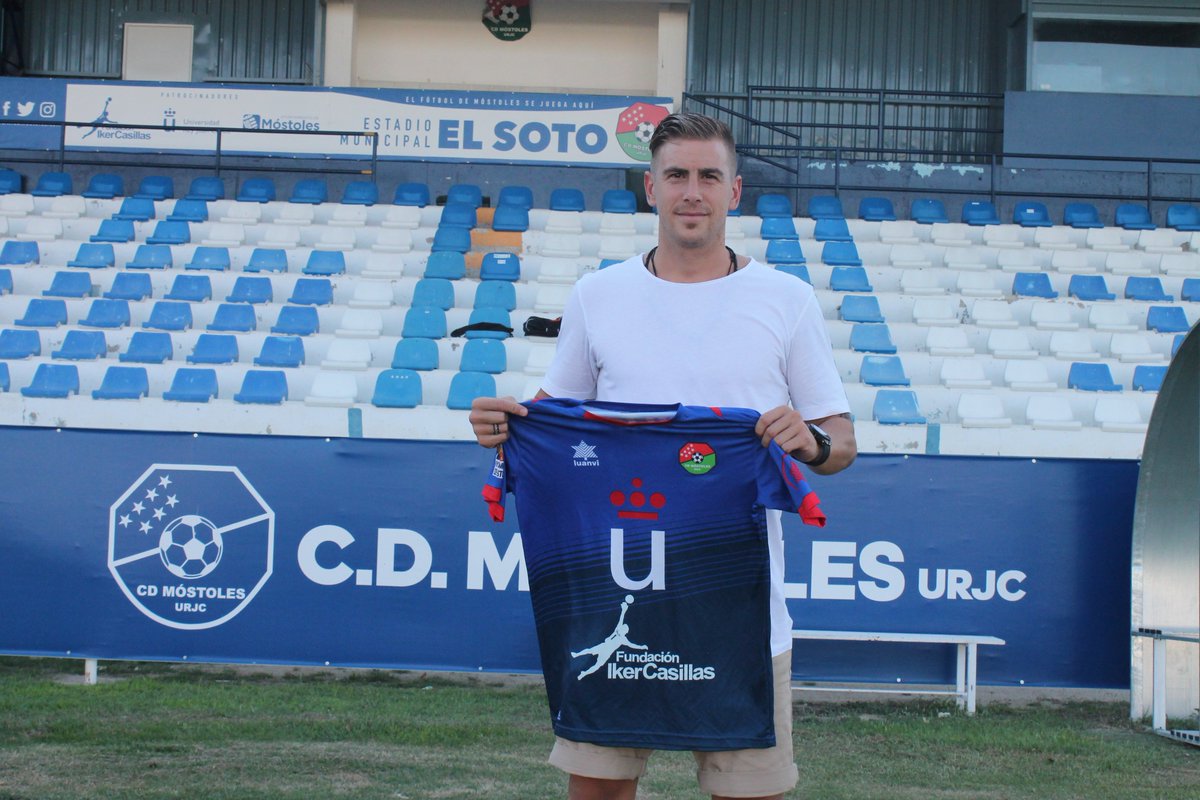 CDMostoles's tweet photo. 👕 PRESENTACIONES I Presentación oficial de @andresSito89, @Osquitar_15 y @kikaoV. #Bienvenidos 🔵👏

📹 https://t.co/XNvRzoQ9ED https://t.co/ozJBvW4klK