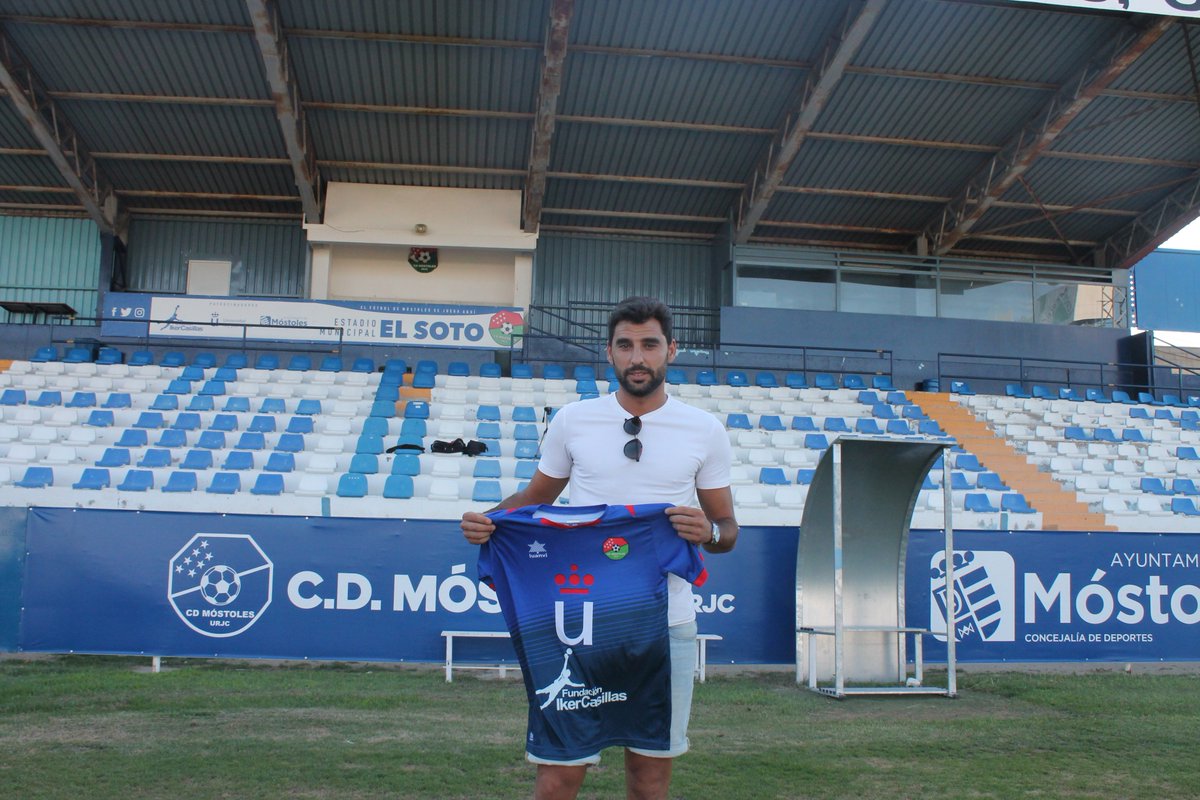CDMostoles's tweet photo. 👕 PRESENTACIONES I Presentación oficial de @andresSito89, @Osquitar_15 y @kikaoV. #Bienvenidos 🔵👏

📹 https://t.co/XNvRzoQ9ED https://t.co/ozJBvW4klK