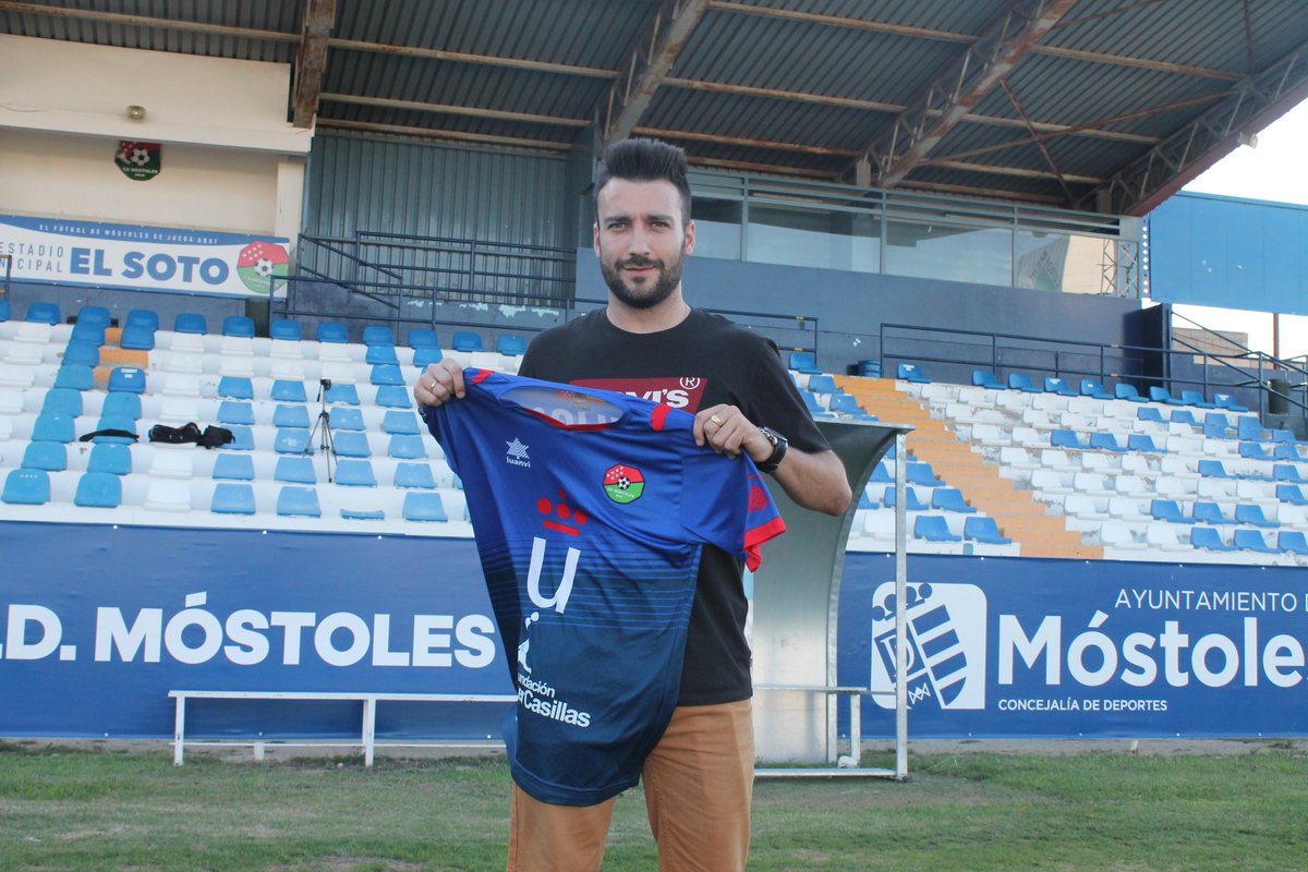 CDMostoles's tweet photo. 👕 PRESENTACIONES I Presentación oficial de @andresSito89, @Osquitar_15 y @kikaoV. #Bienvenidos 🔵👏

📹 https://t.co/XNvRzoQ9ED https://t.co/ozJBvW4klK