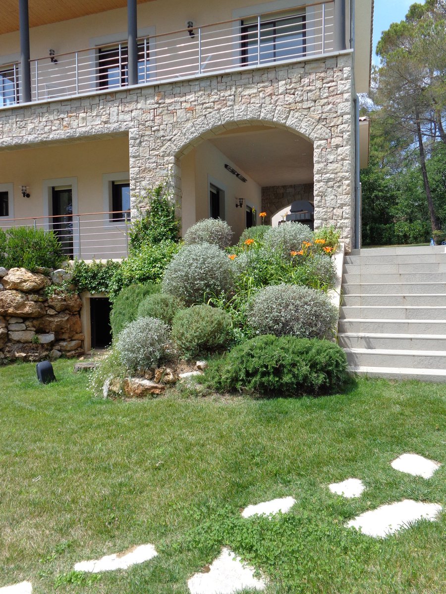 BDematteis06's tweet photo. #jardinprivé au cœur du #domainedeterreblanche #fayence #arrierepaysvarois #var  #lifestyle #luxurylandscaping https://t.co/mI59bgRQDL