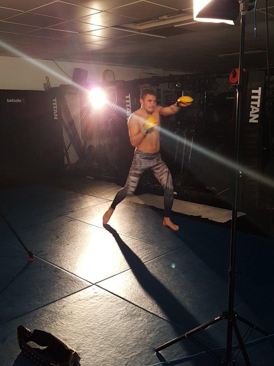 corrin_eaton's tweet photo. Doing what a champ does @CageWarriors are down getting some footage #sparringday https://t.co/Fx3NsnxdDP