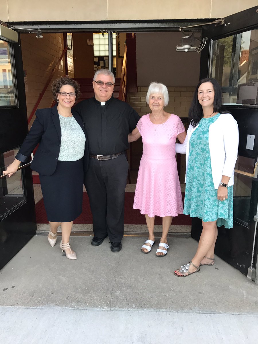 wckclass108's tweet photo. The doors are open @WashCathSchools - welcome to school! @evdiocatholicsc @messageonline @ccwolh @SallySternberg https://t.co/vBeSaFoUlV