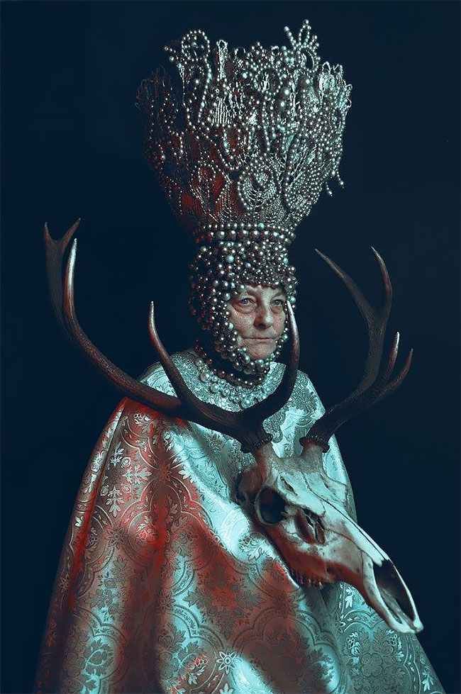 SkyScraperGirls's tweet photo. Polish Photographer Creates Amazing Slavic Pagan Themed Photoshoot https://t.co/1mN88j4LBG https://t.co/11mJ2UDlOq