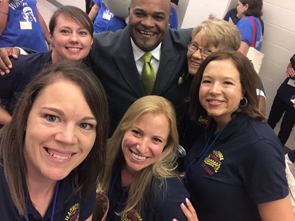 Jnuwca720's tweet photo. We finally found Mr. Hughes in person!!! #mseteam4 #mseteach https://t.co/kbAxldiazL