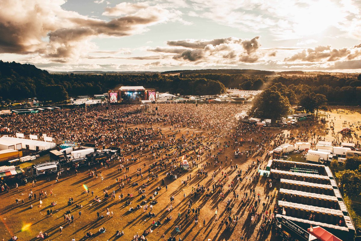 vfestival's tweet photo. 🕑🕒🕓🕔🕕 https://t.co/xVvM10TzYO