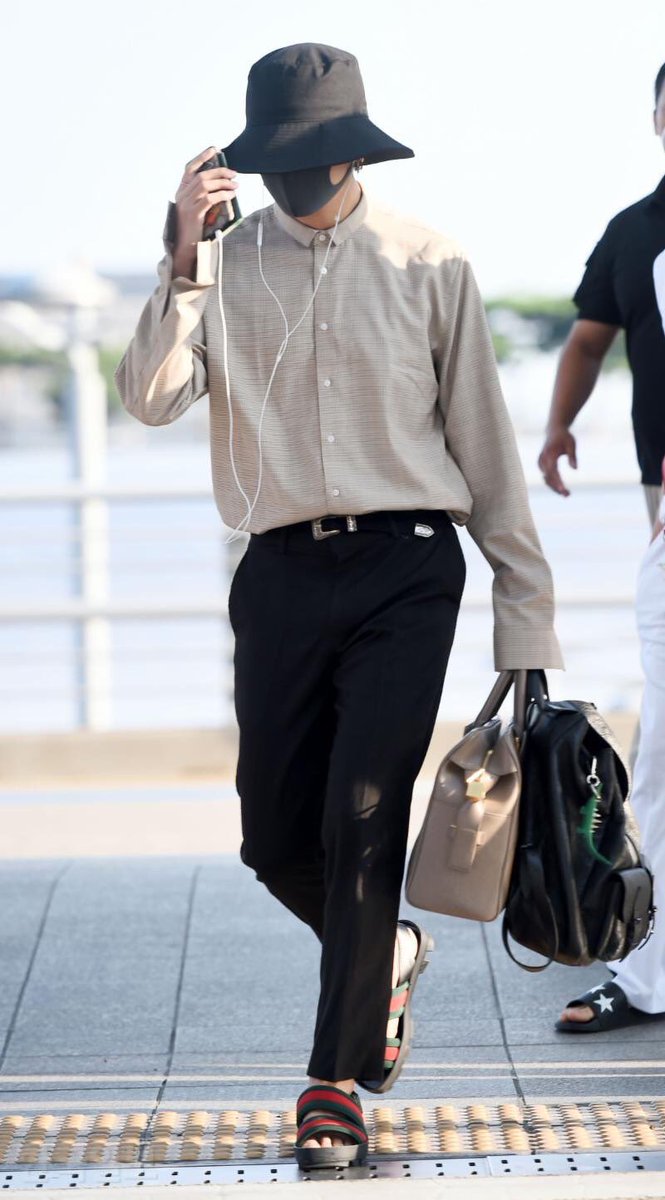 ジンシュガといい
クオズといい
彼女の荷物持ってあげるとか
完璧な彼氏だな、おいっ‼︎←