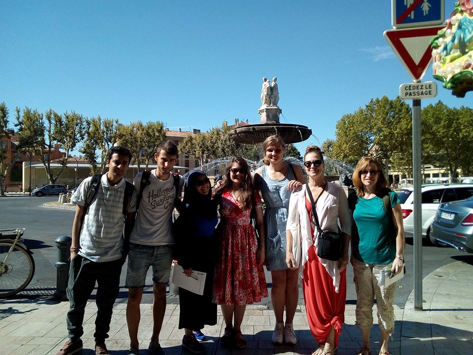 I_D_Langues's tweet photo. Mercredi 26 juillet 2017, nous sommes joyeusement partis à la découverte d'Aix-en-Provence. 😀 #idl #qualitélfe https://t.co/T8W4dtAOab