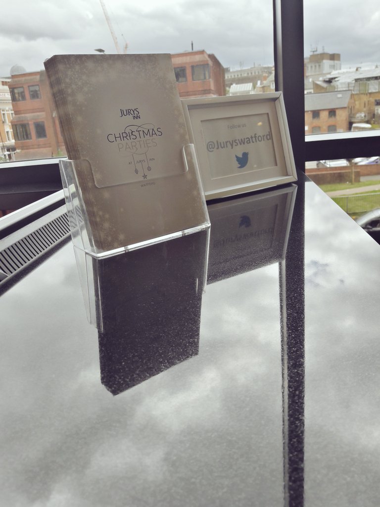 Give us a call and book early to avoid disappointment 😄#jurysinnwatford #Christmas #partypeople 🎶