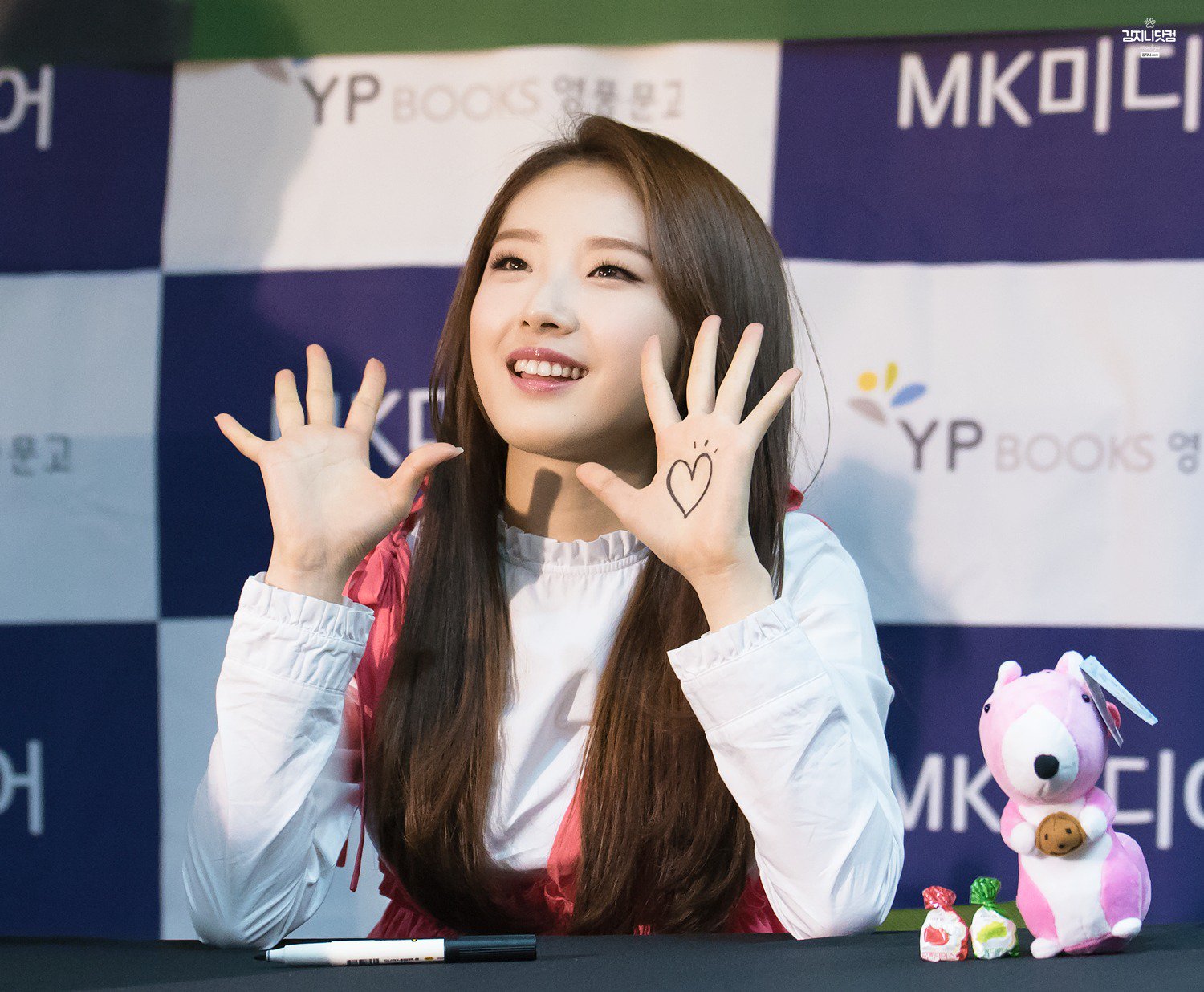 DGTsbu1VYAAMblv.jpg:orig