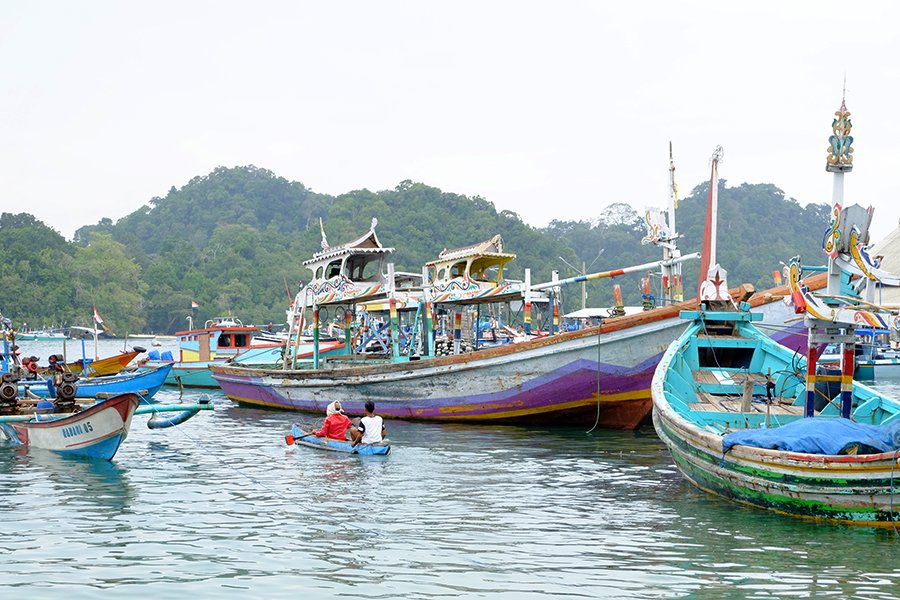 Pantai dan Pelelangan Ikan Sendang Biru