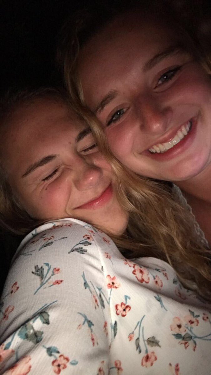 juliaa_meyerr's tweet photo. Happy birthday bff 💛💝 @lauren_zenzen https://t.co/bxyARj5O19