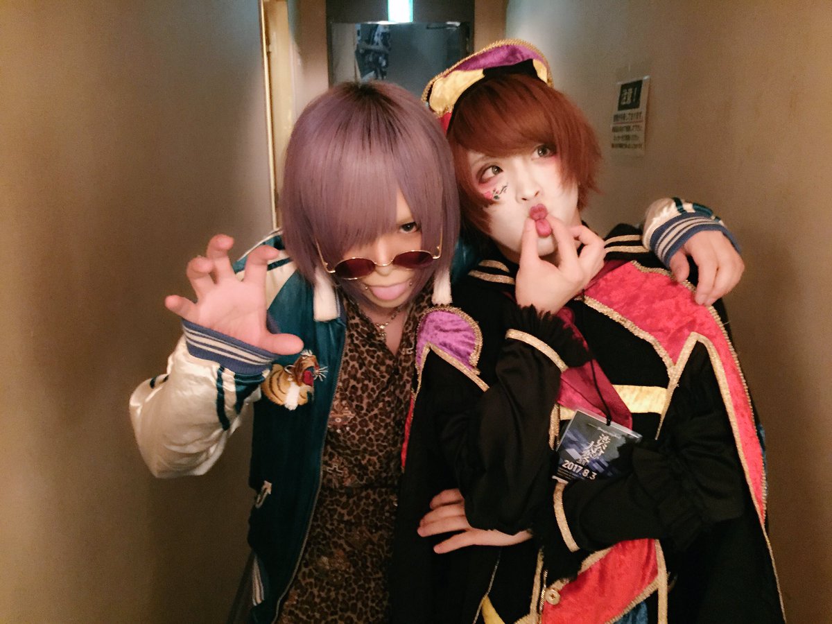 mamotui_'s tweet photo. 渋谷が大変な模様てした。 最近、御一緒の機会が多い お兄ちゃんさんと。 うれしい https://t.co/4TsYp18Uws