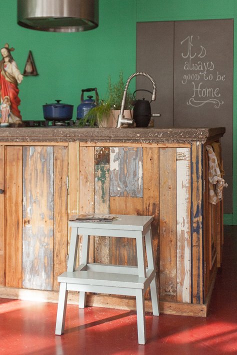 blij met mijn nieuwe verflaag op het schoolbord…. #handlettering #krijtverf woonschrift.nl/creatief-met-s…