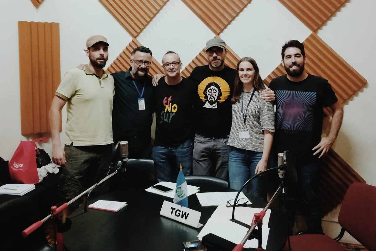 AcentoEspanolGT's tweet image. Un placer charlar con Juan Carlos y Javier, y poder oír su poesía. Y bienvenido Miguel Angel de @CCEGUATEMALA al equipo de #conacentoespañol