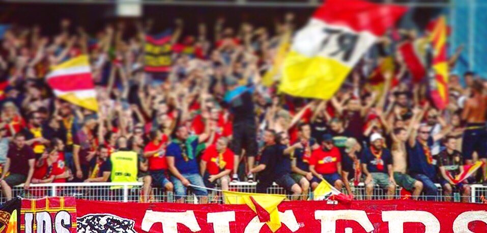 E_Lens_1994's tweet photo. 31.07.2017: AJ Auxerre - RC Lens / Red Tigers 1994
#OnTour #Ultras #OnEstLens https://t.co/XaJHtH1Vyt