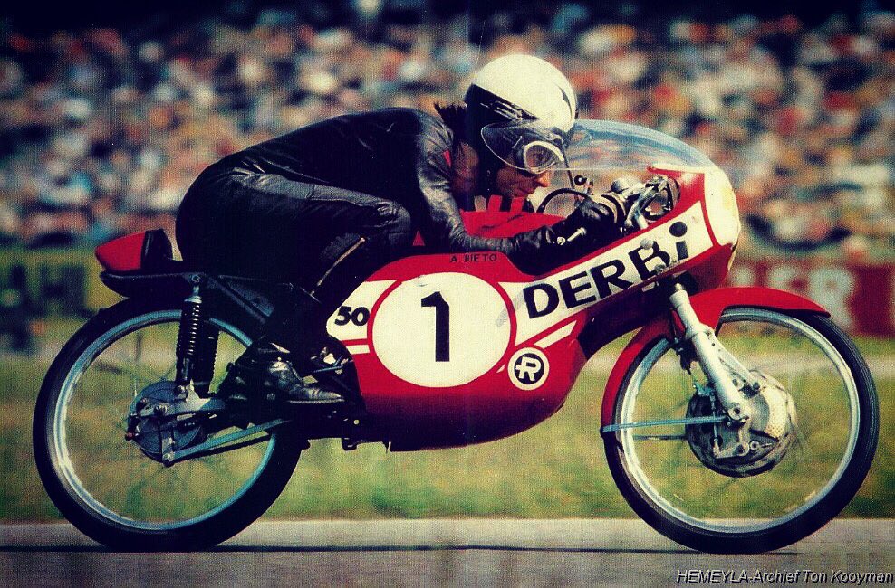 JuEndrino's tweet photo. Se va una auténtica leyenda del motociclismo mundial y uno de los deportistas más grandes que ha dado el país. DEP Ángel Nieto https://t.co/7xjCPD6cWm