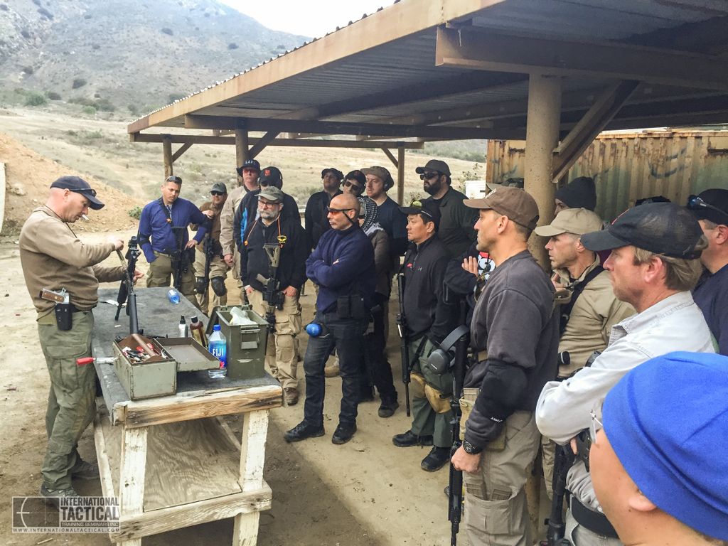 IntlTactical's tweet photo. One of our instructors providing a demonstration.
#carbine #carbinetraining #tactics https://t.co/uvtbrozndb
