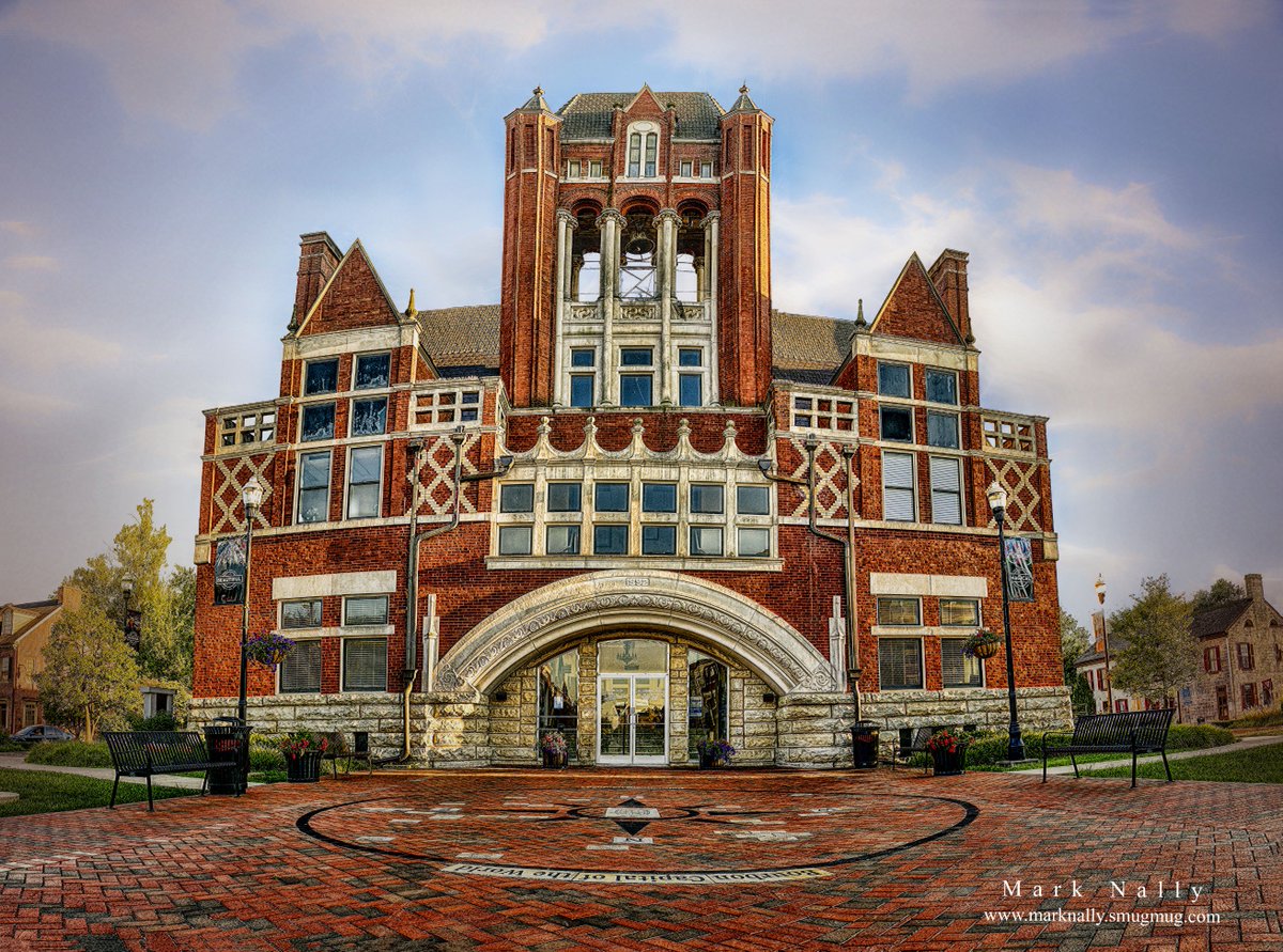 The Old Courthouse in Bardstown, KY.  #SouthernSeasons  #KentuckyTourism  #kystateparks  #visitbardstown #travelky #BluegrassScenes