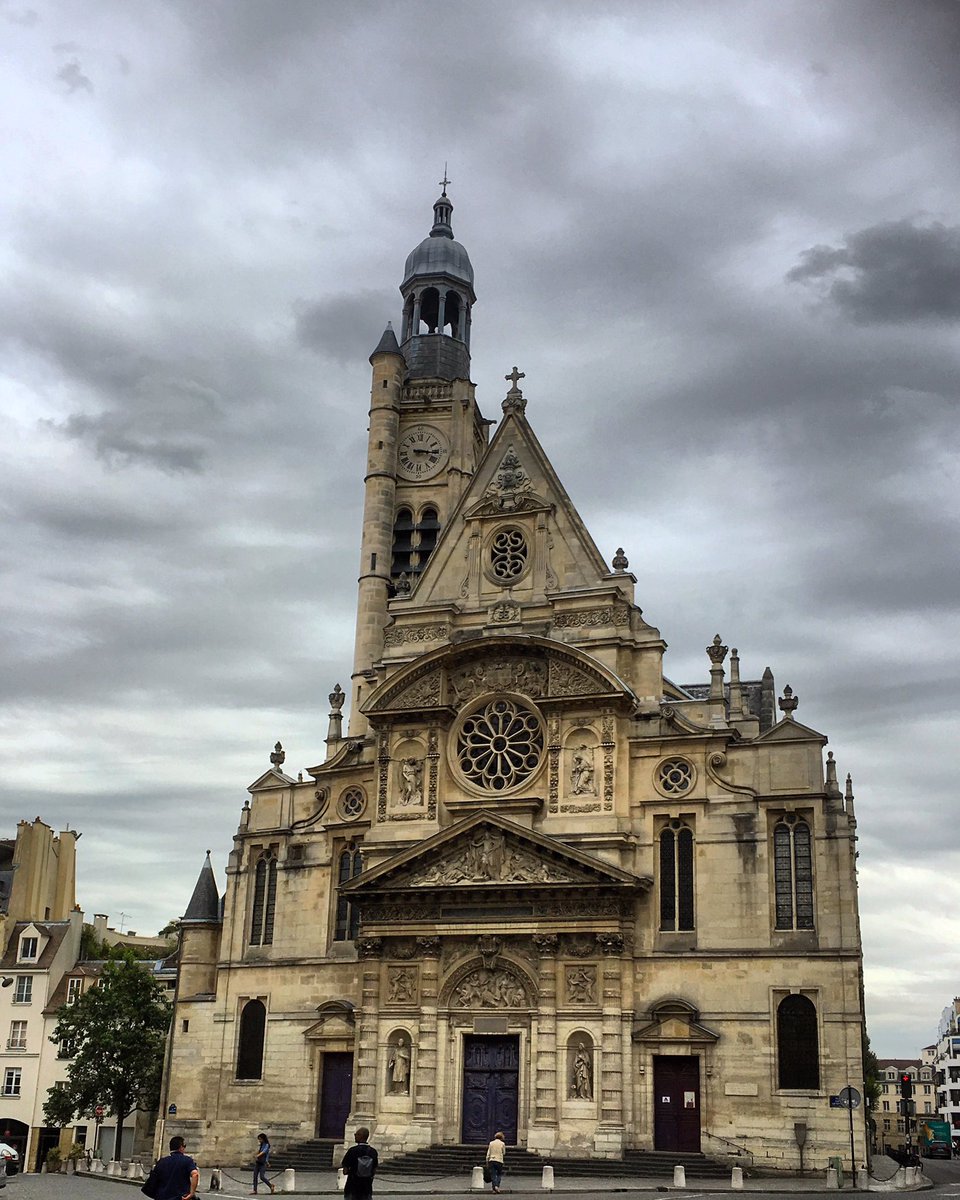 Un soir d été à #Paris et l'église  Saint Etienne du Mont. #voyage #trip #travel #church #architecture #france #eglise #orage