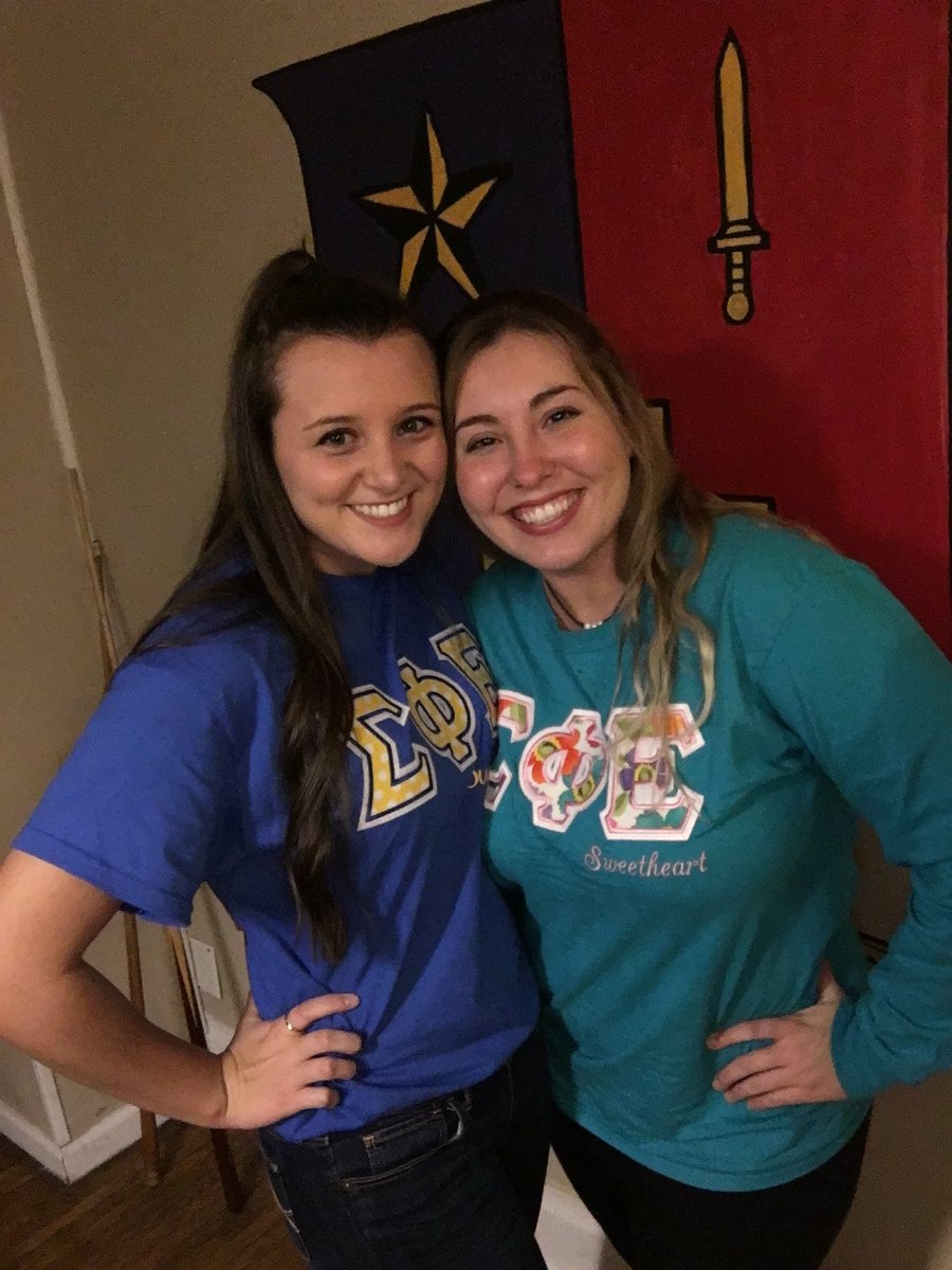 Haleyjanelane1's tweet photo. Happy birthday @_katefarler I love and miss you so much! Celebrate accordingly 🍻 https://t.co/zkkxfSFC2R
