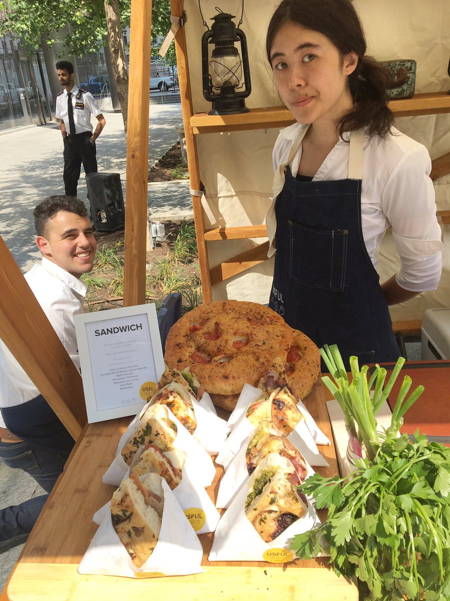👀 who we saw while at the <a href="/Usful_/">Usful.co</a> market at <a href="/BayAdelaideCtr/">Bay Adelaide Centre</a> - Charlene! @1ChewStreet! Congrats lawyer lady 👊🏿 #financialdistrict