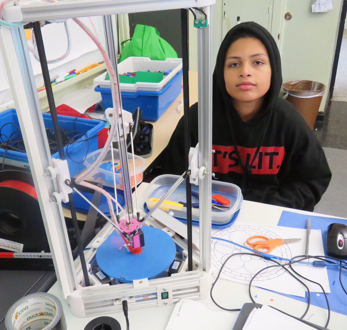 BostonSchools's tweet photo. Middle school students at @DearbornSTEM are enjoying learning how 3D printing works during #5thquarterlearning! https://t.co/L9kL0I68UT