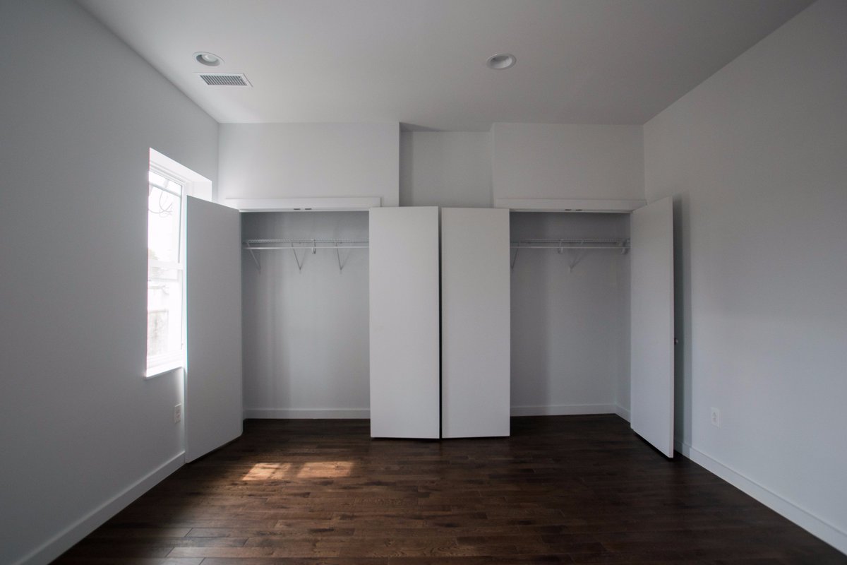 Evolve_Build's tweet image. Second bedroom has two closets and plenty of natural light😍
#EvolveBuild #philadelphia #fishtown #designbuild #renovation #homedesign