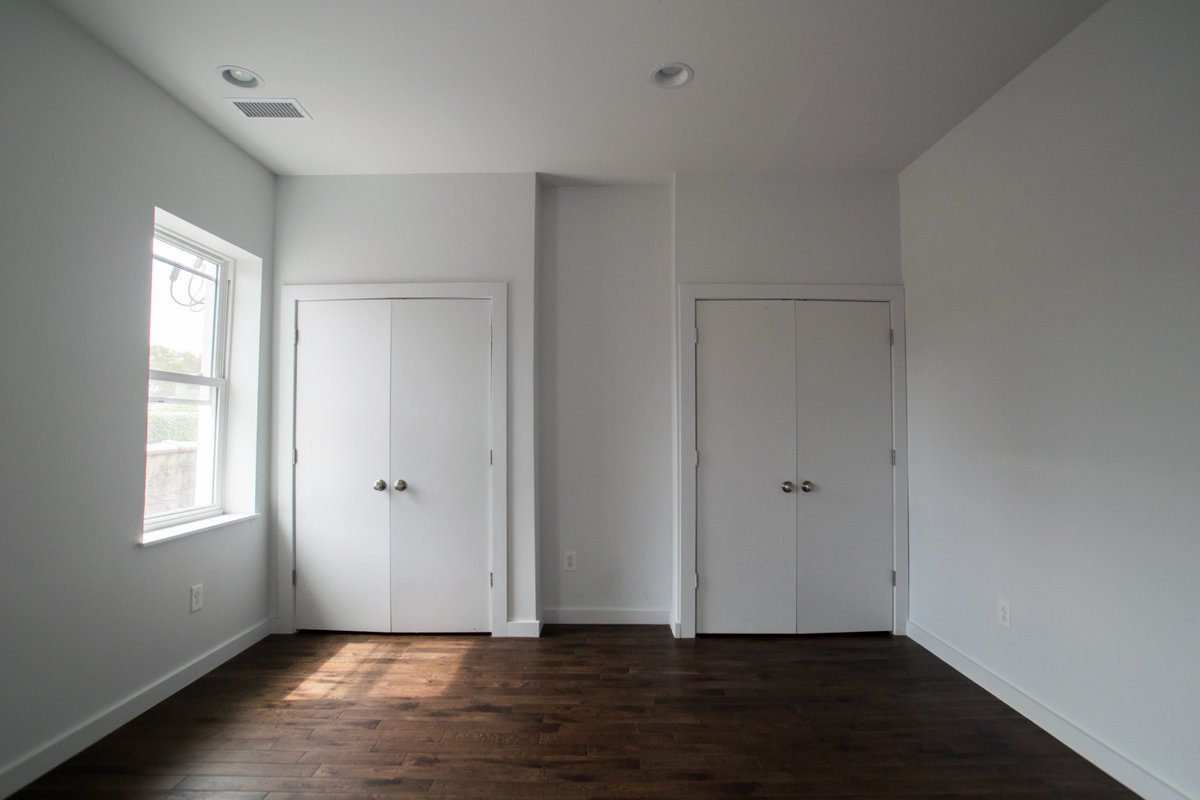 Evolve_Build's tweet image. Second bedroom has two closets and plenty of natural light😍
#EvolveBuild #philadelphia #fishtown #designbuild #renovation #homedesign